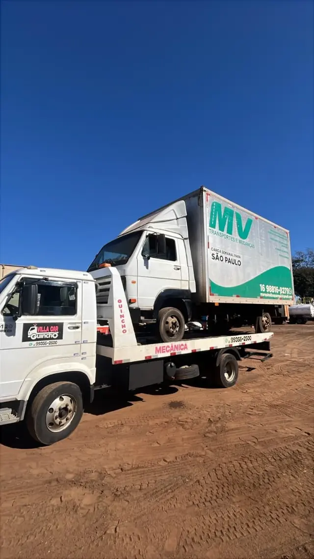 Guincho Vila Car transportando caminhão-baú de mudanças em Ribeirão Preto