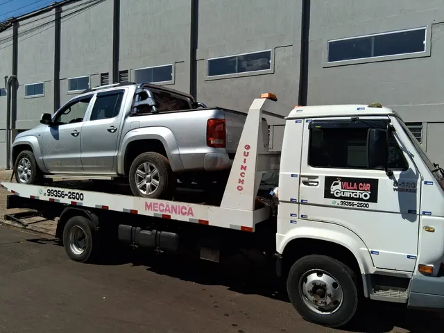 Caminhonete VW Amarok sobre a plataforma do guincho Vila Car em Ribeirão Preto
