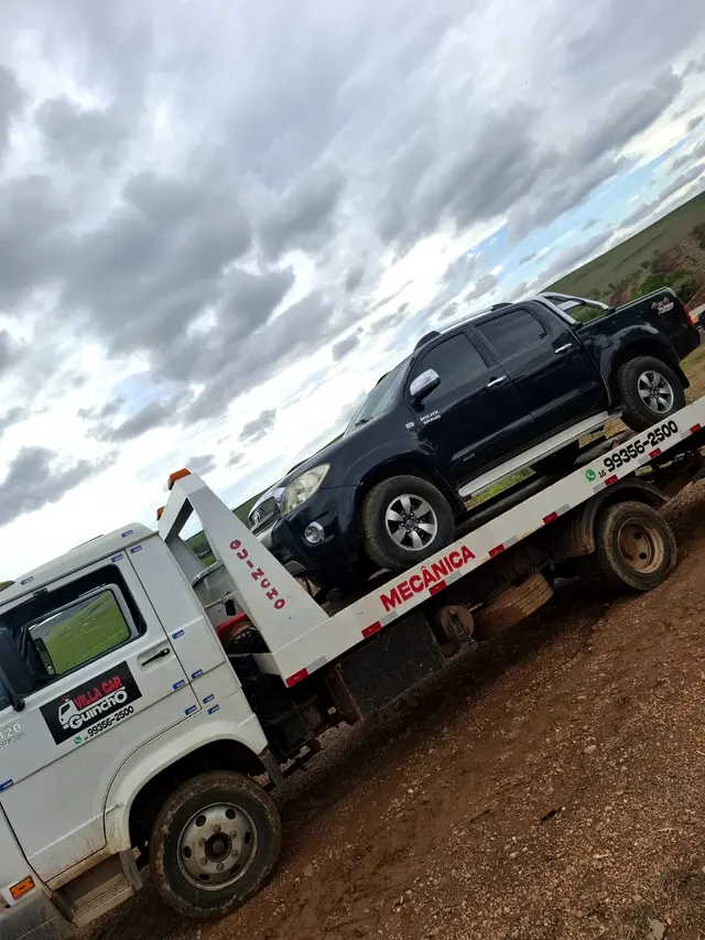 Toyota Hilux resgatada em estrada de terra na região de Ribeirão Preto